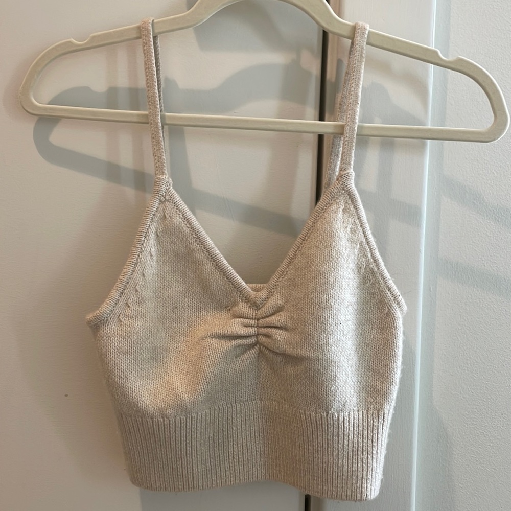 H&M Knit Crop - Picture 1 of 2